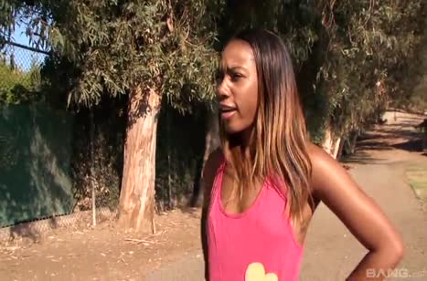 Сексуальную велосипедистку проткнули длинным пенисом