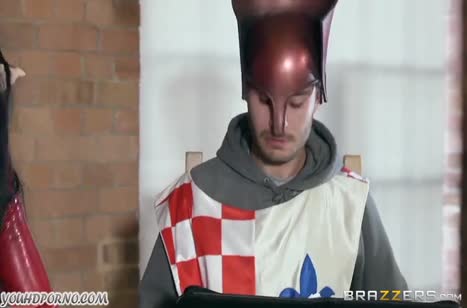 Девочка в сексуальном косплее соблазнила ботана