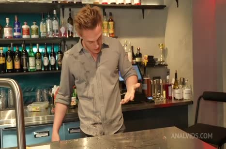 Агрессивный парень жестко отымел Crystal White в анал