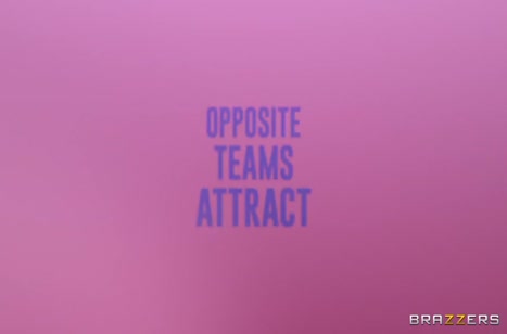 Дойки этой телки откровенно вываливались наружу