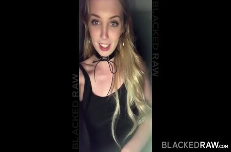 Негр жестко растягивает дупло Chloe Scott перед камерой