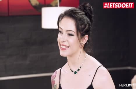 Темнокожий крепыш угостил красотку Anna DeVille своим гигантом