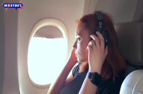 Рыжая Sweetie Fox скачет верхом на парне