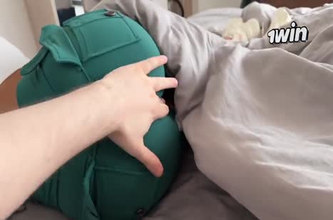 Не смогла отказать приставучему пареньку