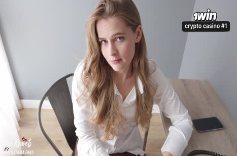 Красивая телочка с удовольствием скинула одежду