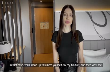 Сучка с большой задницей сама встает раком перед самцом