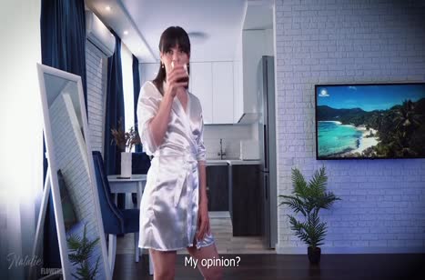 Брюнетке в колготках в сеточку глубоко вставили хер